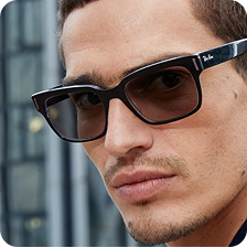 Persona usando Transitions® XTRActive® Polarized™